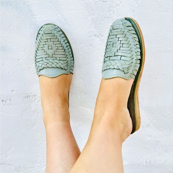 Handmade Teal Huarache Slides - Picture 1 of 5